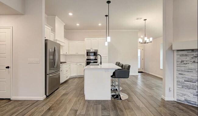 Building Photo - 4 Bedroom 2 Bathroom home with all appliances included