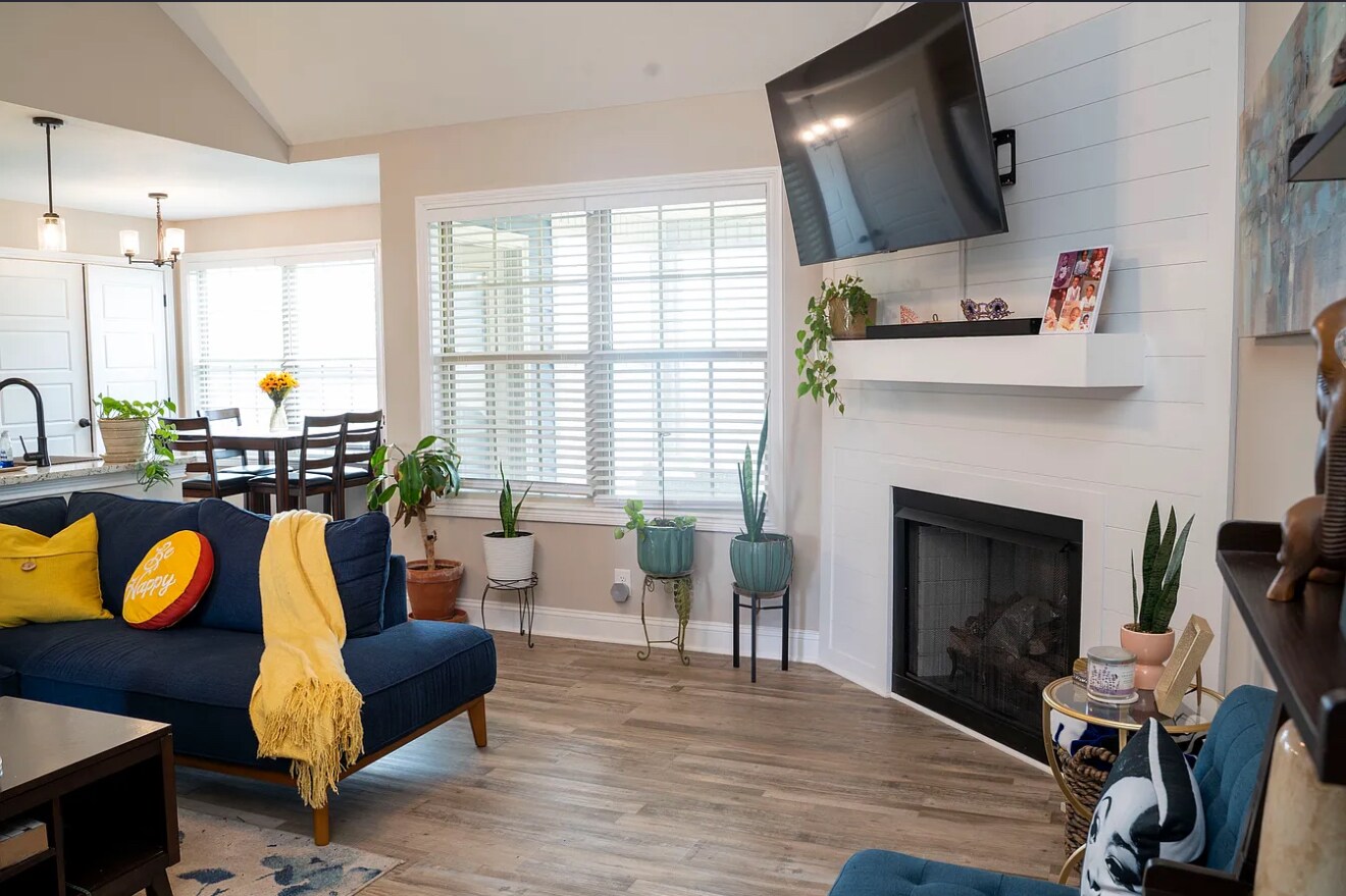 Building Photo - 1100 Cardinal Creek Dr