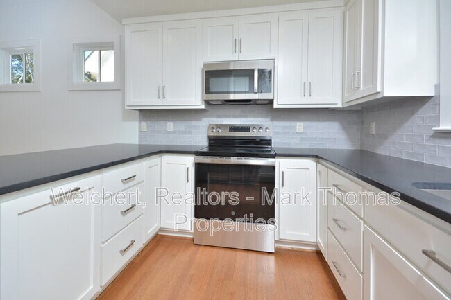 Building Photo - 2314 Stroller Ave