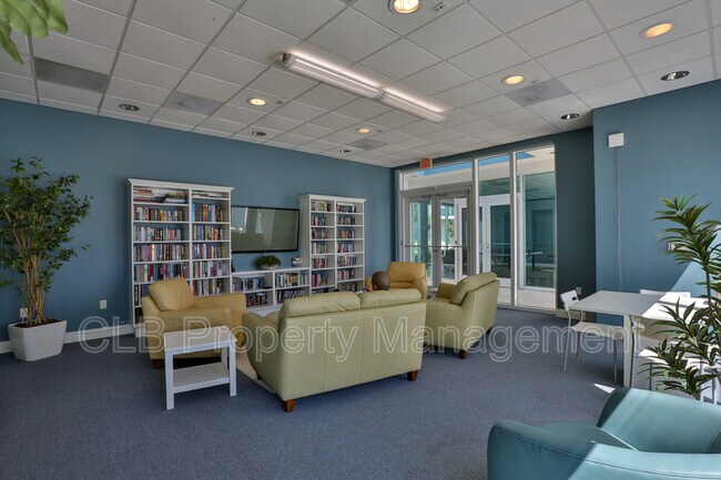 Building Photo - 241 Riverside Dr