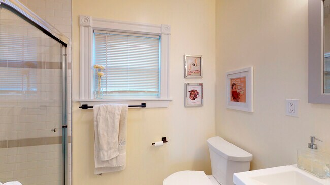 Building Photo - 20 Litchfield St