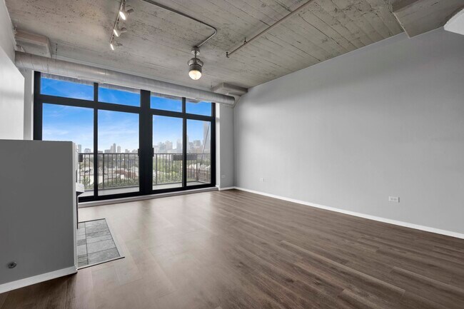 Building Photo - 1525 S SANGAMON St