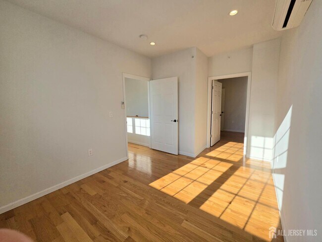 Building Photo - 120 Georges Rd