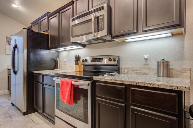 Building Photo - Spacious 4-Bedroom Home Available August 8...