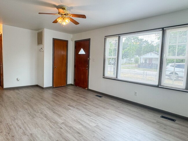 Building Photo - 1307 Tabb Ave