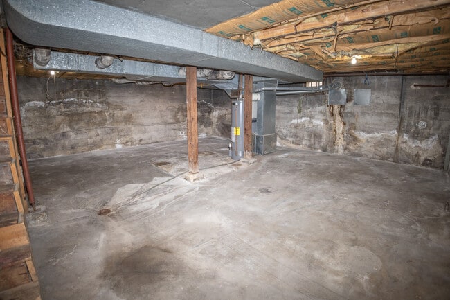 Building Photo - 927 E Dunklin St