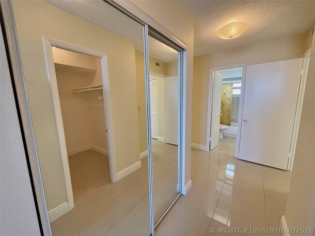Building Photo - 1175 NE Miami Gardens Dr