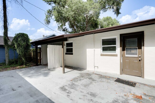 Building Photo - 1316 S Bumby Ave