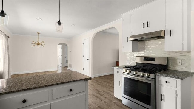 Building Photo - 2118 Fordham Ln