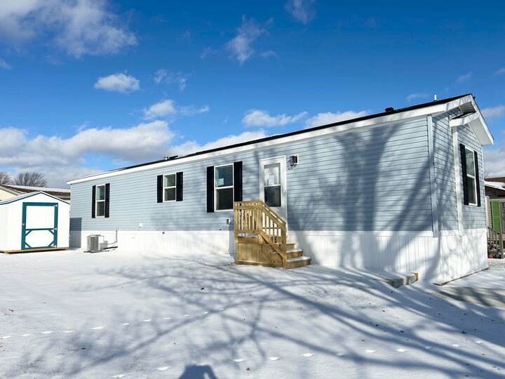 Building Photo - 29773 W Deerfield Ct