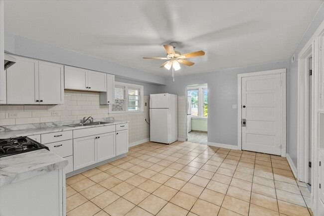 Building Photo - 3029 W 39th Pl