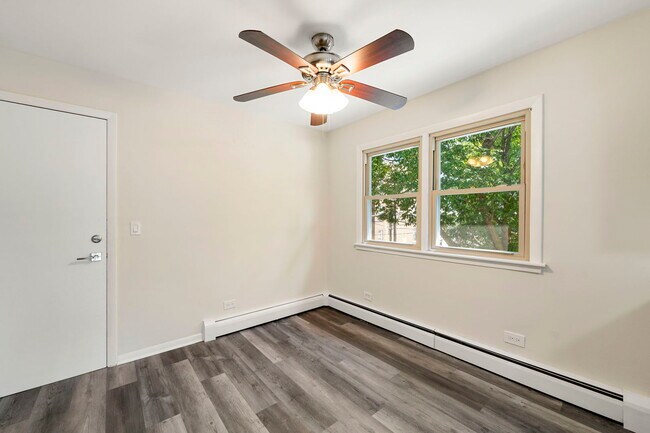 Building Photo - 5400 W Dakin St