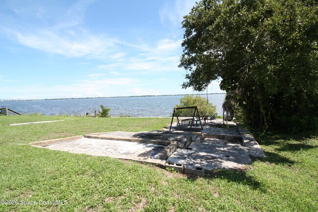 Building Photo - 2910 Riverview Dr