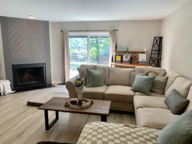 Building Photo - 1297 Gatwick Ct