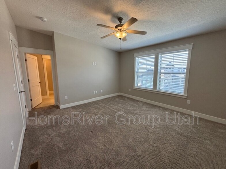 Building Photo - 276 E Sandy Sage Way