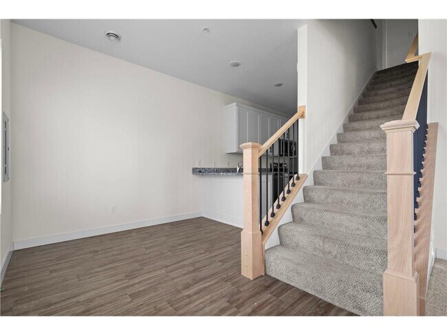 Building Photo - 1795 Cleveland Ct S