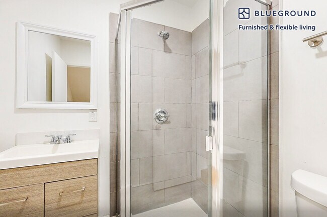 Building Photo - 7949 Romaine St