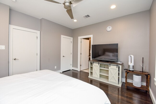 Building Photo - 1211 Rosine St