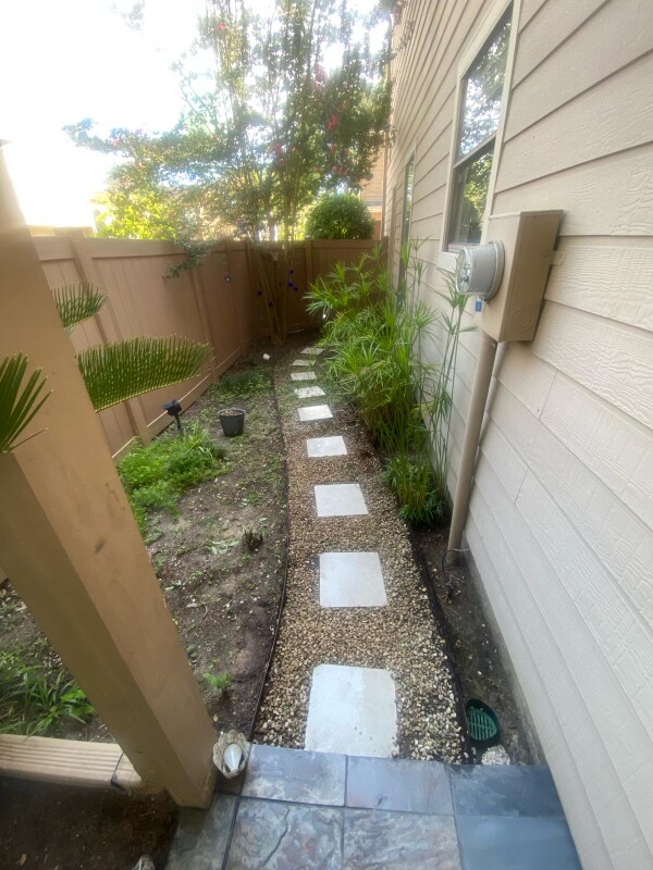 Building Photo - 2379 Briarwest Blvd