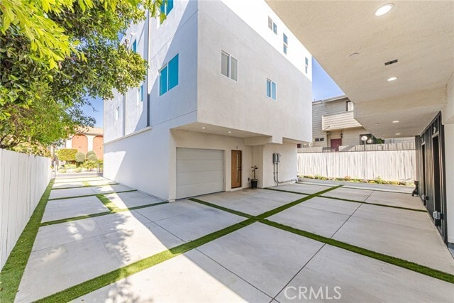 Primary Photo - 5251 Agnes Avenue 3