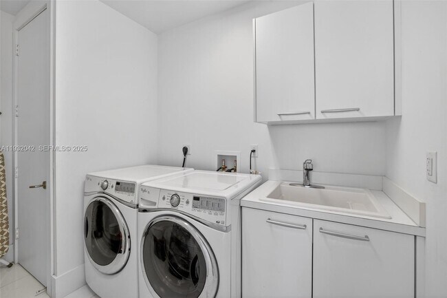 Building Photo - 4100 Island Blvd