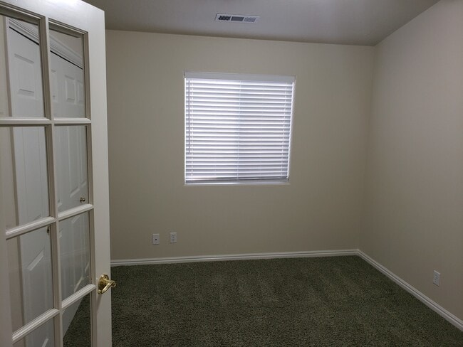 Building Photo - Bright Home with 2 Car Garage