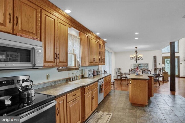 Building Photo - 2209 Shartlesville Rd