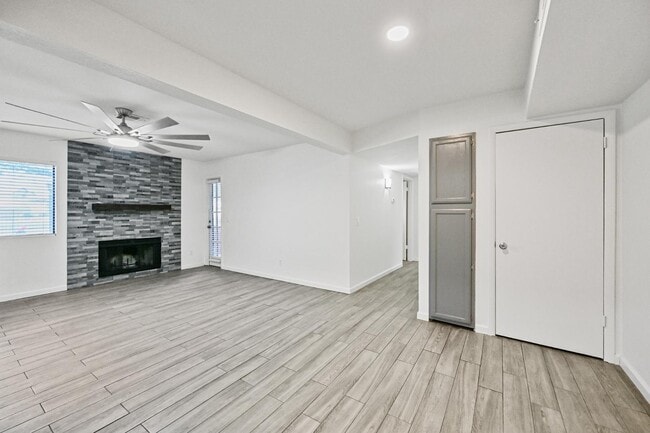 Building Photo - 1075 E Chandler Blvd