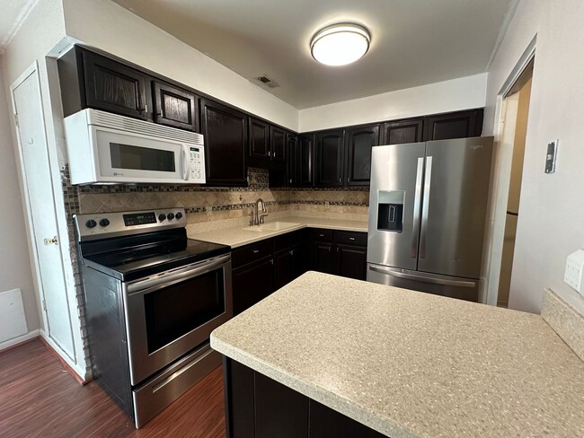 Building Photo - 2143 Kimball Cir