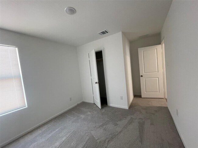 Building Photo - 202 Pastar Fls
