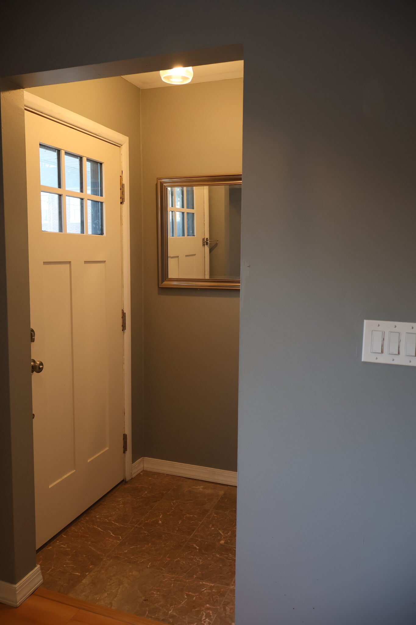 foyer with large coat closet - 31 Towers St