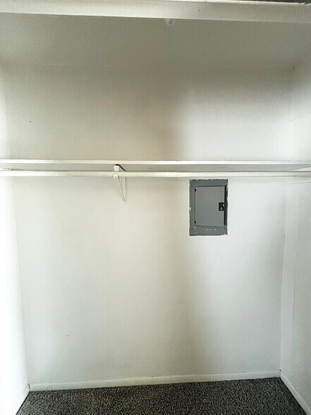 Building Photo - 402 S 2nd St