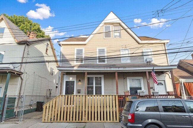 Building Photo - Modern Renovation - Sharpsburg