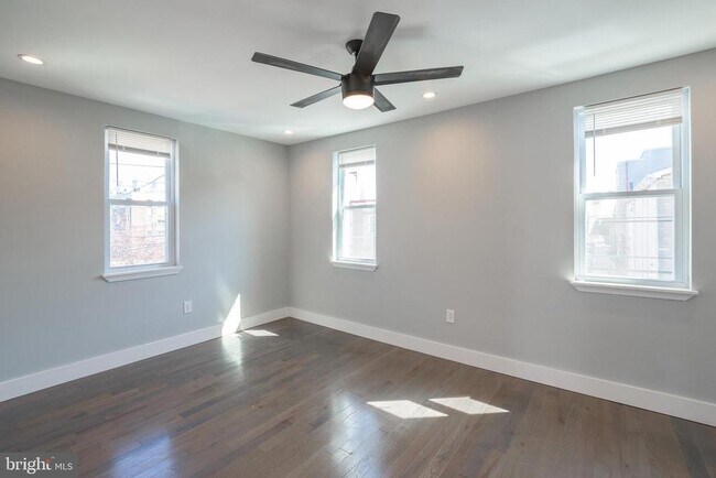 Building Photo - 1214 S 21st St