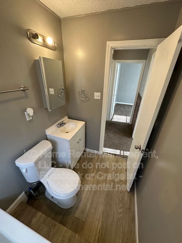 Building Photo - 8044 Wabash Ave