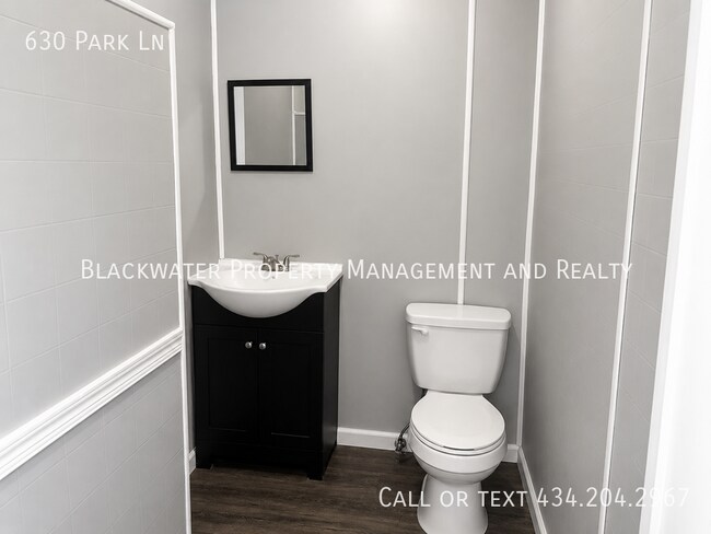 Building Photo - 630 Park Ln