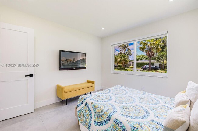 Building Photo - 17460 SW 85th Ave