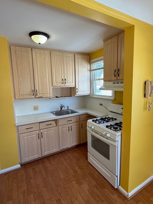 Building Photo - Move-In Ready 3 Bedroom, 2 Bathroom Home in Dearborn