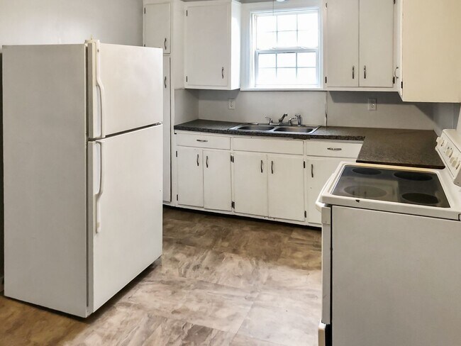 Building Photo - 1021 S 8th