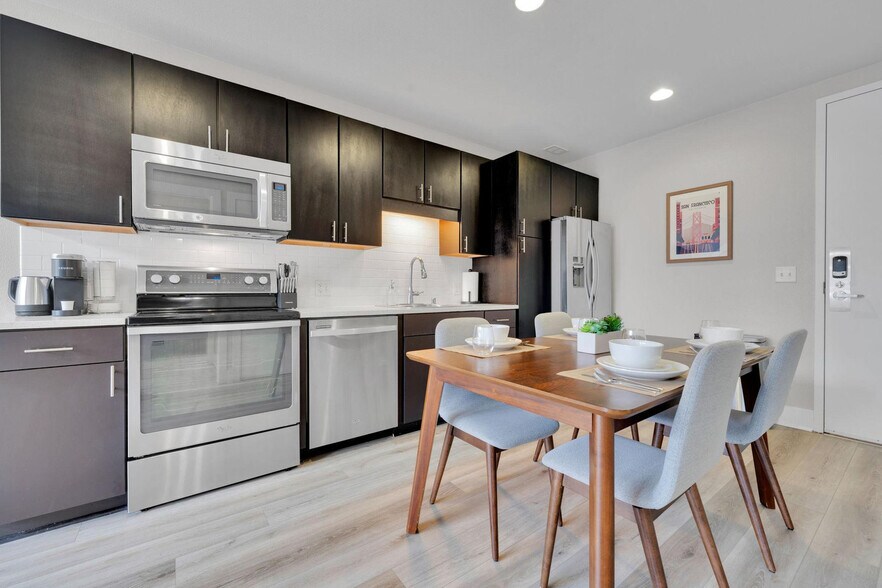 Building Photo - 185 Channel St