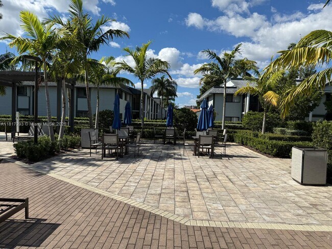 Building Photo - 805 NE 211th St