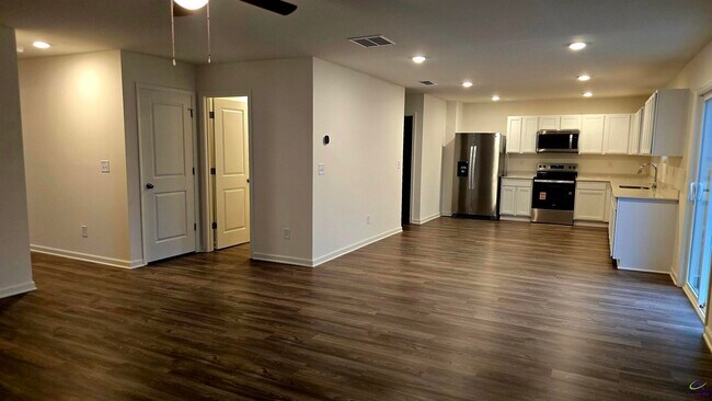 Building Photo - 502 Liberty Hall Dr