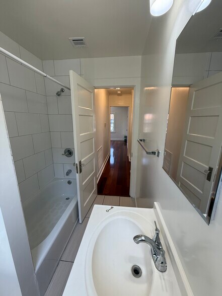 Bathroom - 413 Robinson St