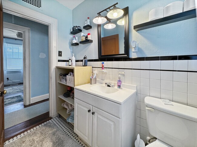 Building Photo - 241 Sandpiper Dr
