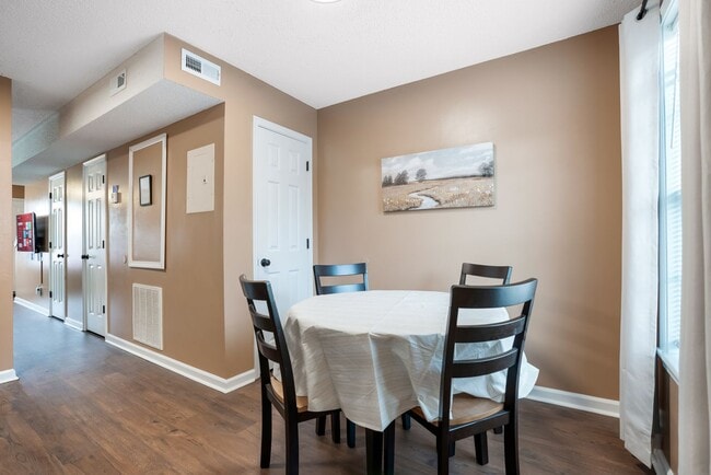 Building Photo - Hope’s Place | Cozy 2BR Condo Near Fort Campbell