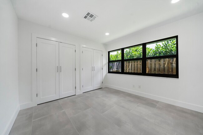 Building Photo - 11758 Banyan St