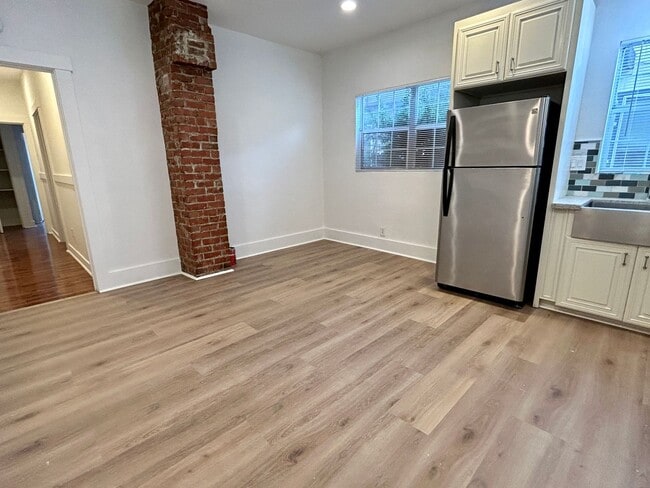 Building Photo - N San Pedro