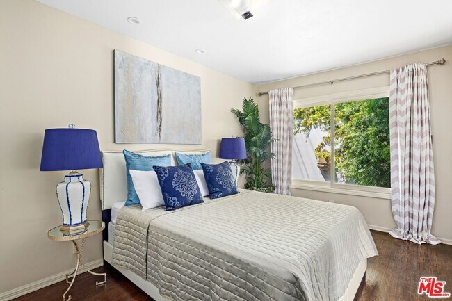 Building Photo - 449 Westbourne Dr