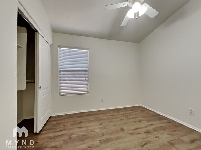 Building Photo - 542 N 169th Ave