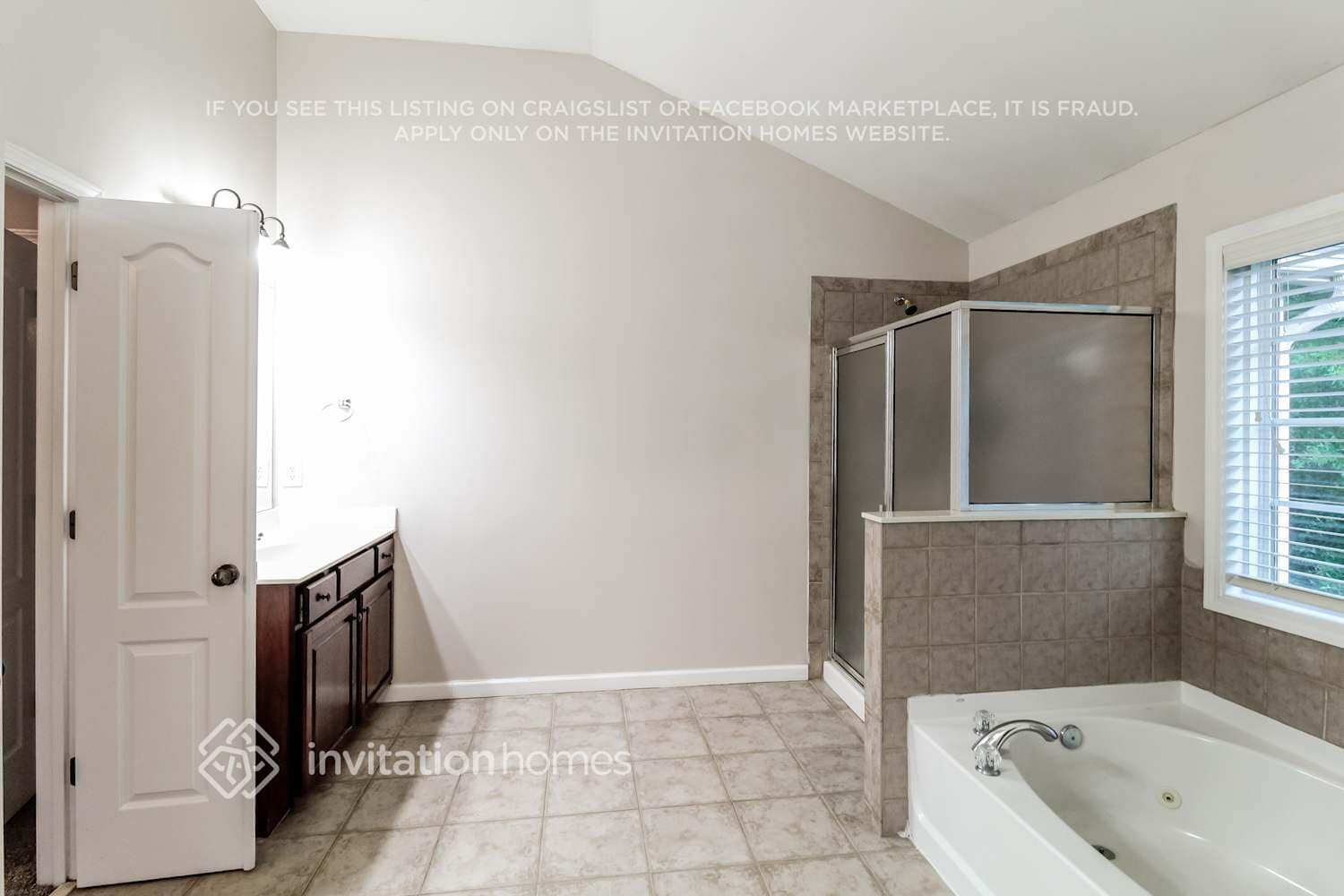 Building Photo - 625 Excalibur Ct SE